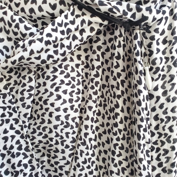 New L'Agence Diego Heart Print Wrap Silk Ivory/Black Dress NWT Size 8 - Picture 9 of 15